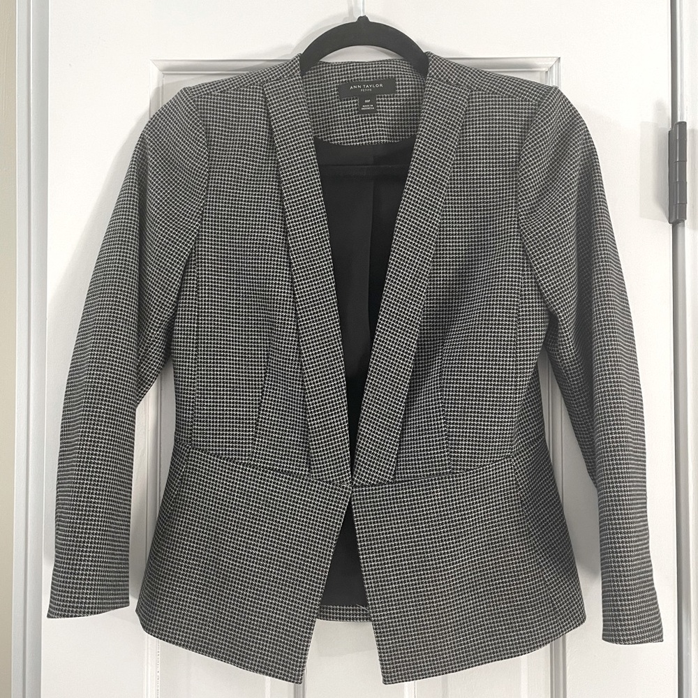 Ann Taylor Suit in Deep Navy/White Houndstooth Sz 00P